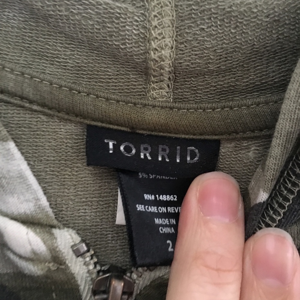NWOT 1X Torrid Camo print Zip Up Hoodie camouflage - Picture 3 of 7